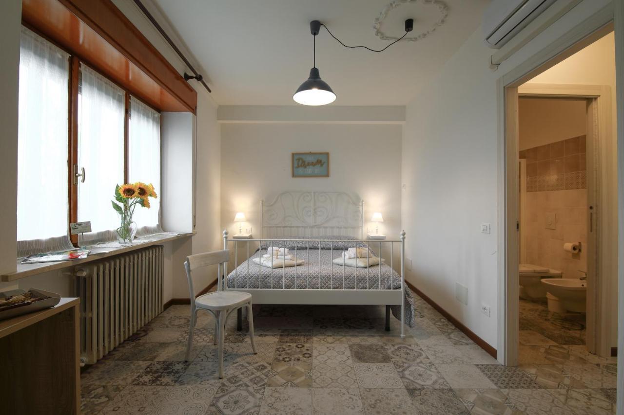 Ingarda Rooms Cavalcaselle Esterno foto